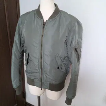 올리브 그린 MA-1 플라이트 자켓 M.I.D.A