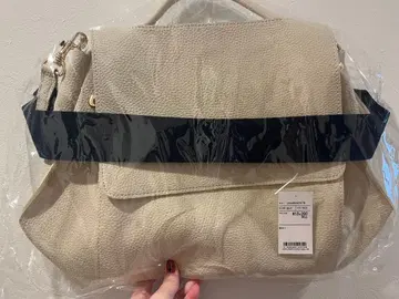 베이지 합성 피혁 숄더백