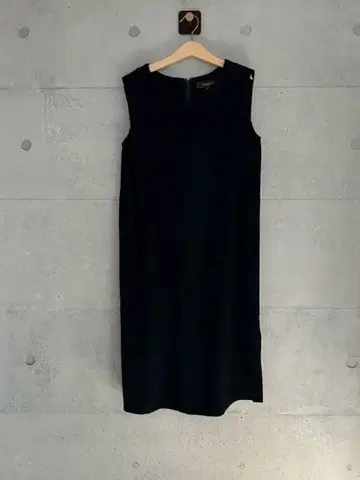 데미-럭스 네이비 슬리브리스 원피스 36