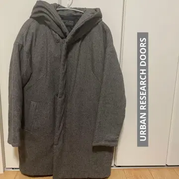 후드 부착 그레이 다운 자켓