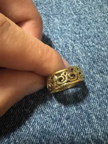 골드 컬러 반지