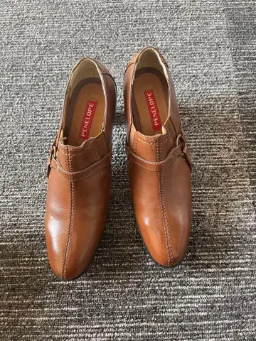 브라운 중간 힐 신발