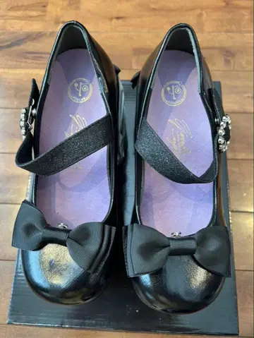 요스케 통굽 리본 모티브 펌프스