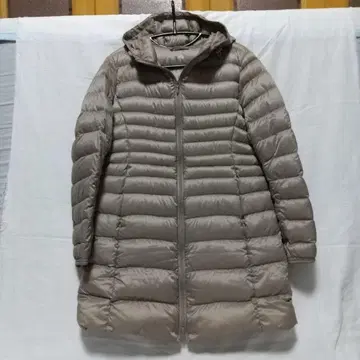 유니클로 후드 부착 다운 코트 (L 사이즈) 베이지 계열
