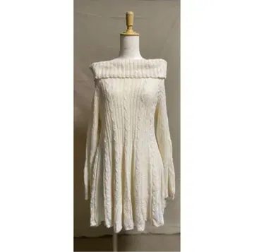 오프숄더 니트 원피스 화이트