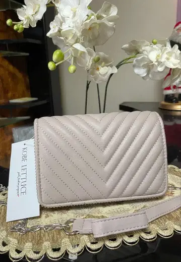 KOBE LETTUCE 퀼팅 숄더백