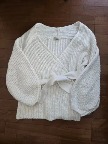 화이트 니트 랩 가디건