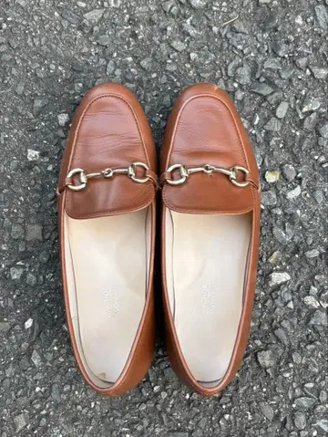 브라운 로퍼 금장 장식 인조 가죽