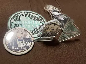 시시로보탄 아크릴 스탠드 2점과 캔 배지 세트
