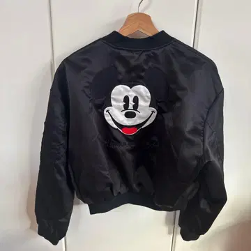미키마우스 자수 블랙 점퍼