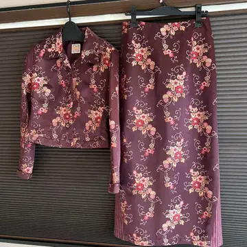 Oilly 꽃무늬 자켓과 스커트 세트