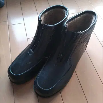 블랙 지퍼 달린 부츠