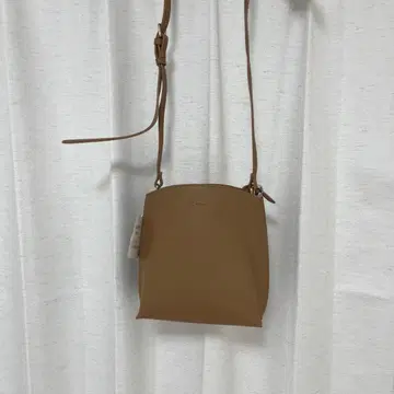 베이지 숄더백 합성 피혁