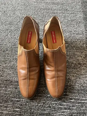 BOBSON 브라운 하이힐 펌프스