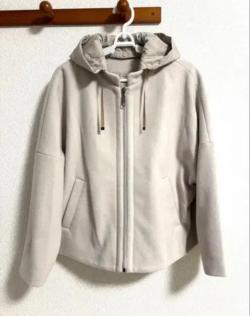 새상품급 이번 시즌 구매 2WAY 숏 기장 블루종 코트