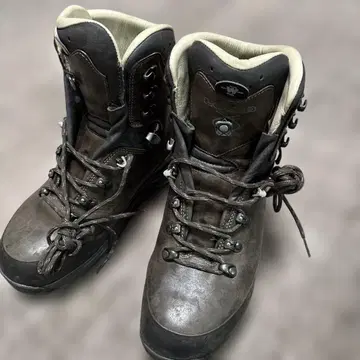 LOWA 등산화 다크 브라운 26cm