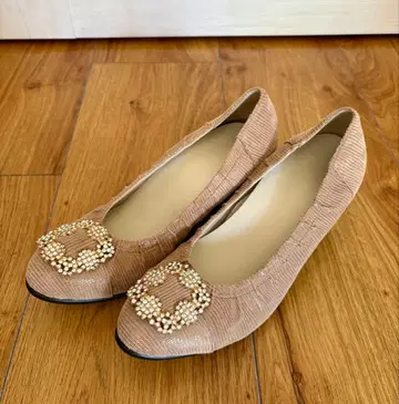 비쥬 장식 베이지 웨지 펌프스 뷰포트 23.5cm EEE