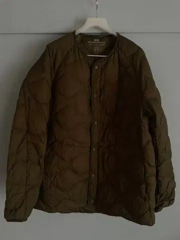 UNIQLO 화이트 마운티니어링 울트라 라이트 다운 L