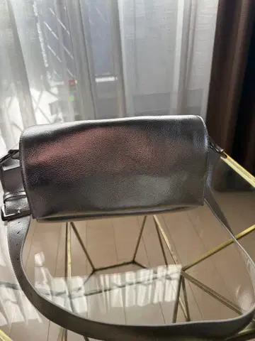 비어즐리, 실버 숄더백