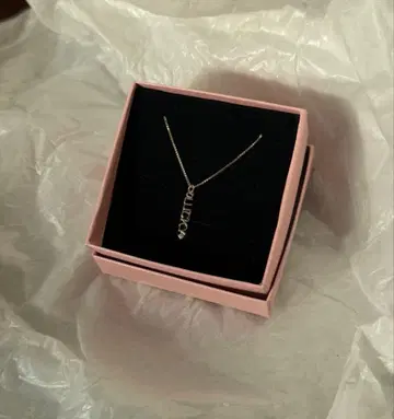 LUCKY 로고 골드 목걸이 (도금)