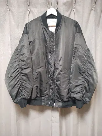 MA-1 스타일 카키 나일론 자켓