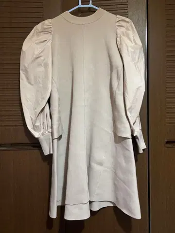 GELFORD 베이지 퍼프 슬리브 원피스 36