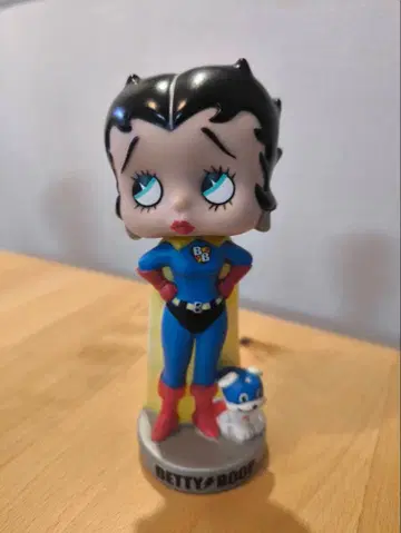 베티 부프 슈퍼 히로인 피규어