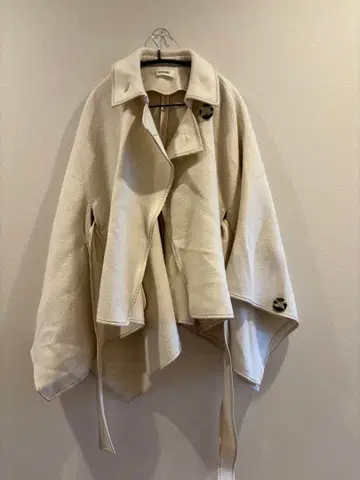 SNIDEL sweet 신키 유코 아이보리 판초 케이프 코트