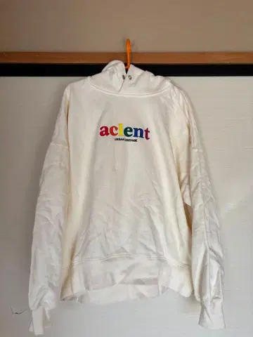 아클레인트 후드티