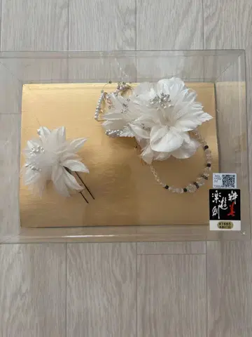 화이트 꽃 장식 헤어콤 머리 장식