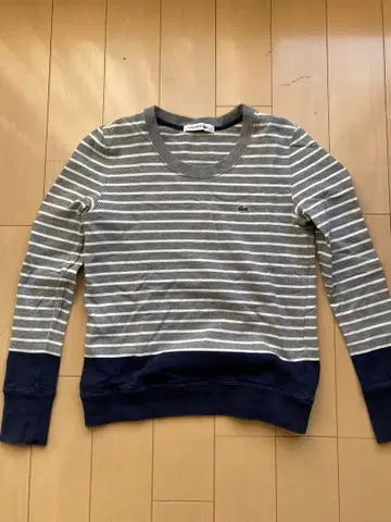 LACOSTE 라코스테 그레이 스트라이프 얇은 소재 맨투맨 34