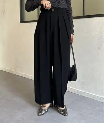 [ 가격 인하 가능 ] Thevon. 2턱 슬랙스 팬츠