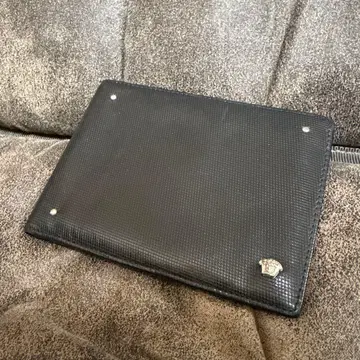 메두사 로고 포함 블랙 가죽 클러치백