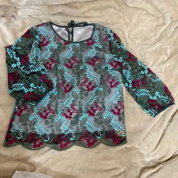 로즈 티아라 꽃무늬 자수 7부 소매 상의