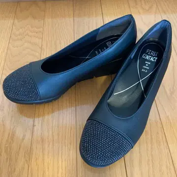 새상품급 FIRST CONTACT 블랙 24.0 피로를 덜어주는 펌프스