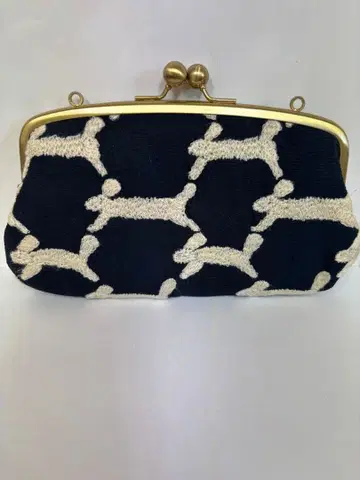 토끼와 나무 자수 가마구치