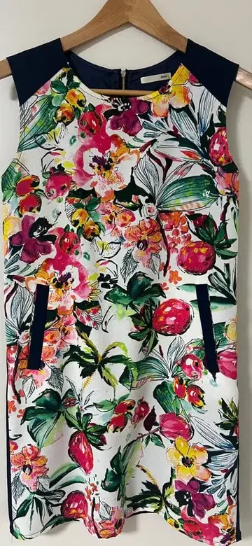 꽃무늬 슬리브리스 원피스