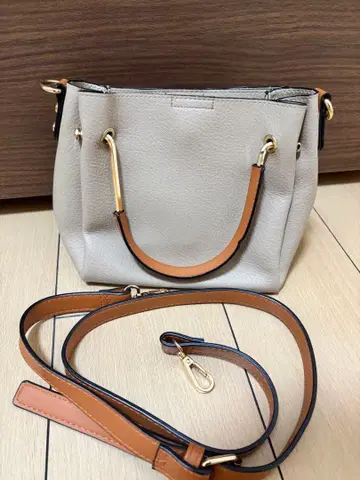베이지 합성 피혁 핸드백