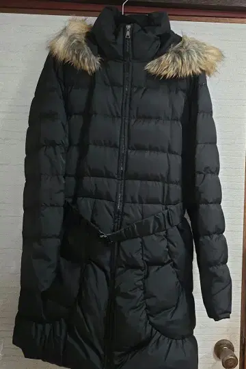 블랙 다운 자켓 후드 부착