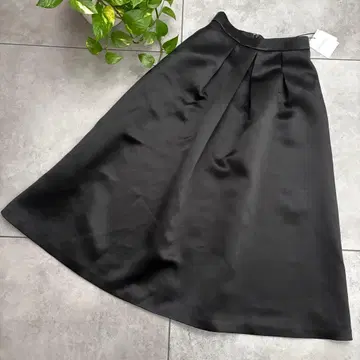 미사용 새상품 Herlipto 블랙 롱 스커트 아세테이트 100% M