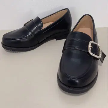 컨디션 최상 비쥬 반짝 로페피크닉 로퍼 23.5cm 블랙