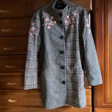 Desigual 체크 무늬 자수 코트