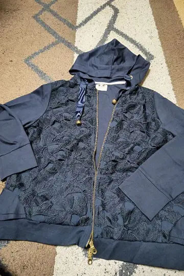 Rose Tiara 네이비 프릴 후드 부착 자켓