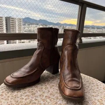 브라운 가죽 중간 힐 부츠