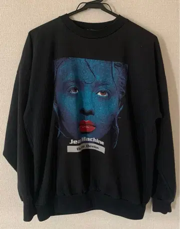 그래픽 프린트 블랙 맨투맨