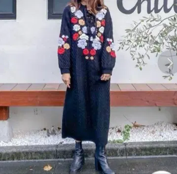 그레이스 콘티넨탈 블랙 플라워 무늬 자수 롱 니트 원피스