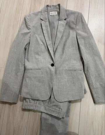 PLST 라이트 그레이 수트 셋업