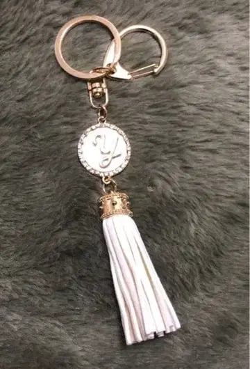 태슬 포함 화이트 키링