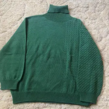 새상품급 그린 터틀넥 니트 골든 베어