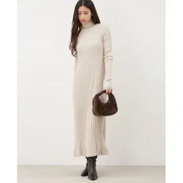 새상품급 Mila Owen 터틀넥 롱 리브 니트 원피스